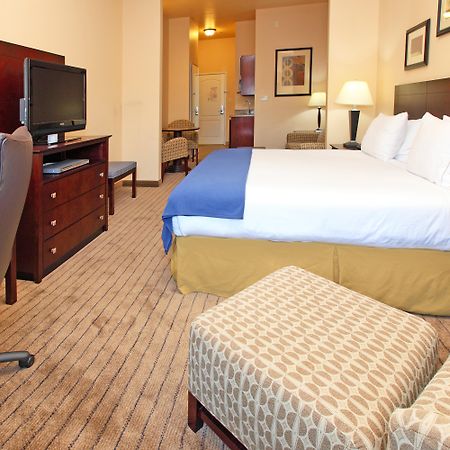 Holiday Inn Express Hotel & Suites Marshall By Ihg Kamer foto