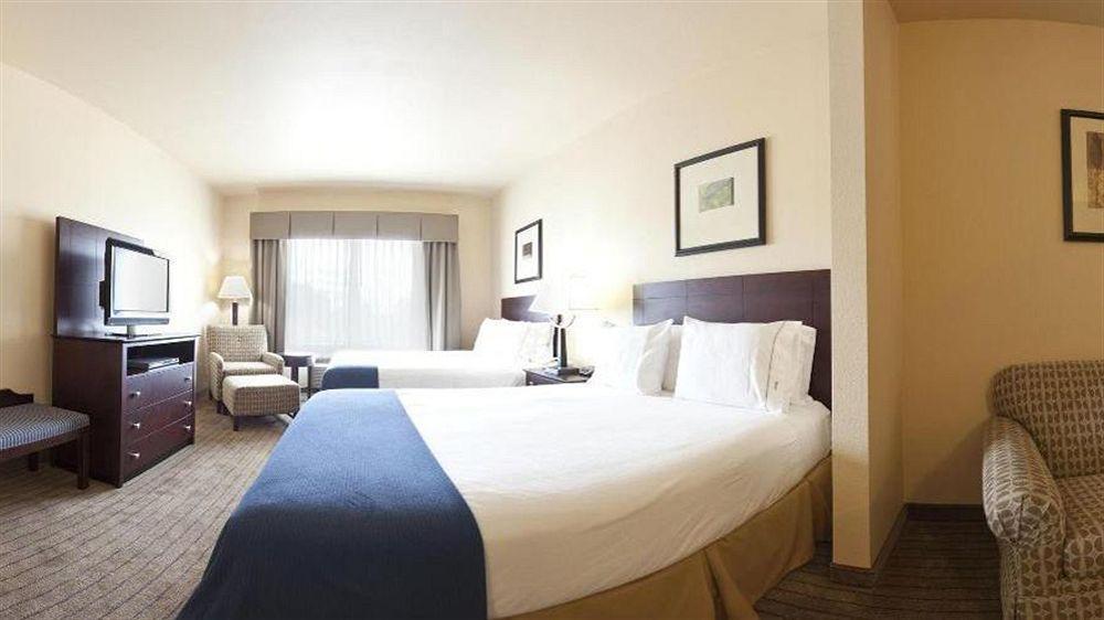 Holiday Inn Express Hotel & Suites Marshall By Ihg Buitenkant foto