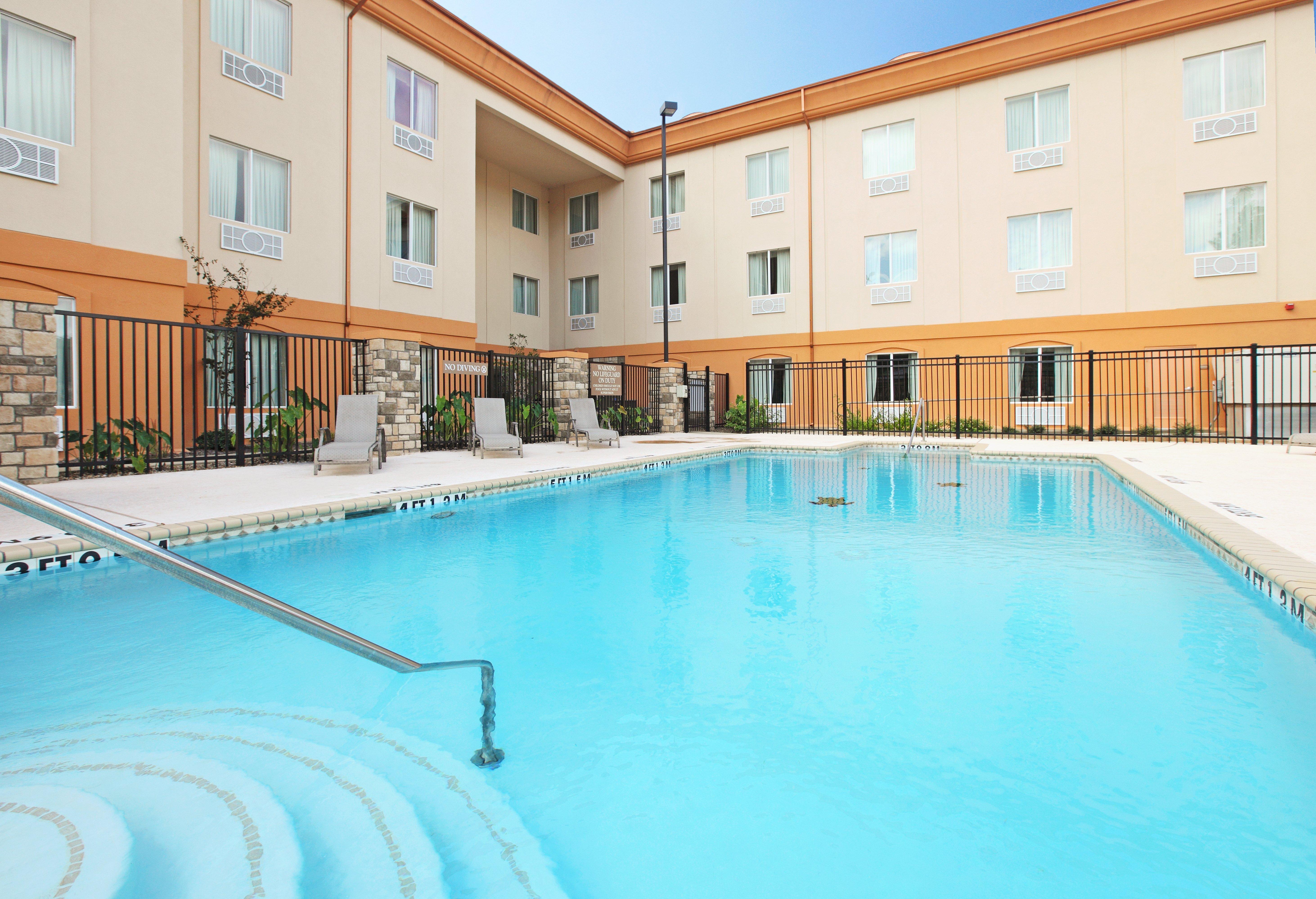 Holiday Inn Express Hotel & Suites Marshall By Ihg Buitenkant foto