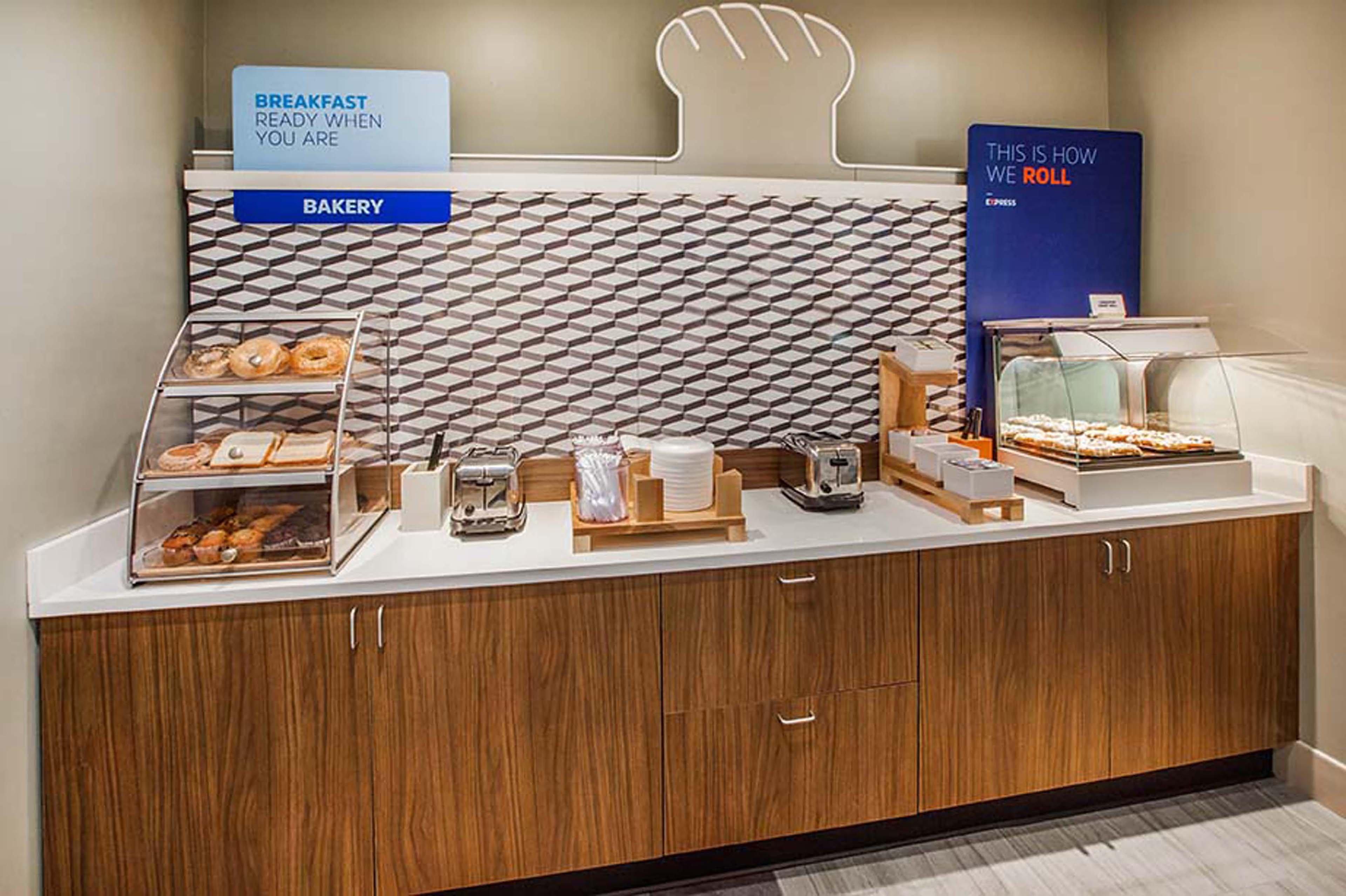 Holiday Inn Express Hotel & Suites Marshall By Ihg Buitenkant foto