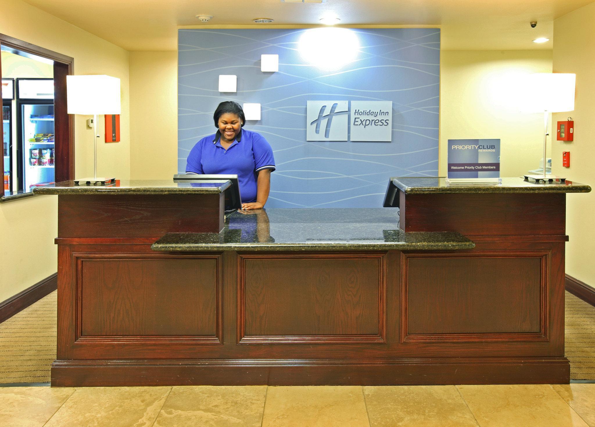 Holiday Inn Express Hotel & Suites Marshall By Ihg Buitenkant foto
