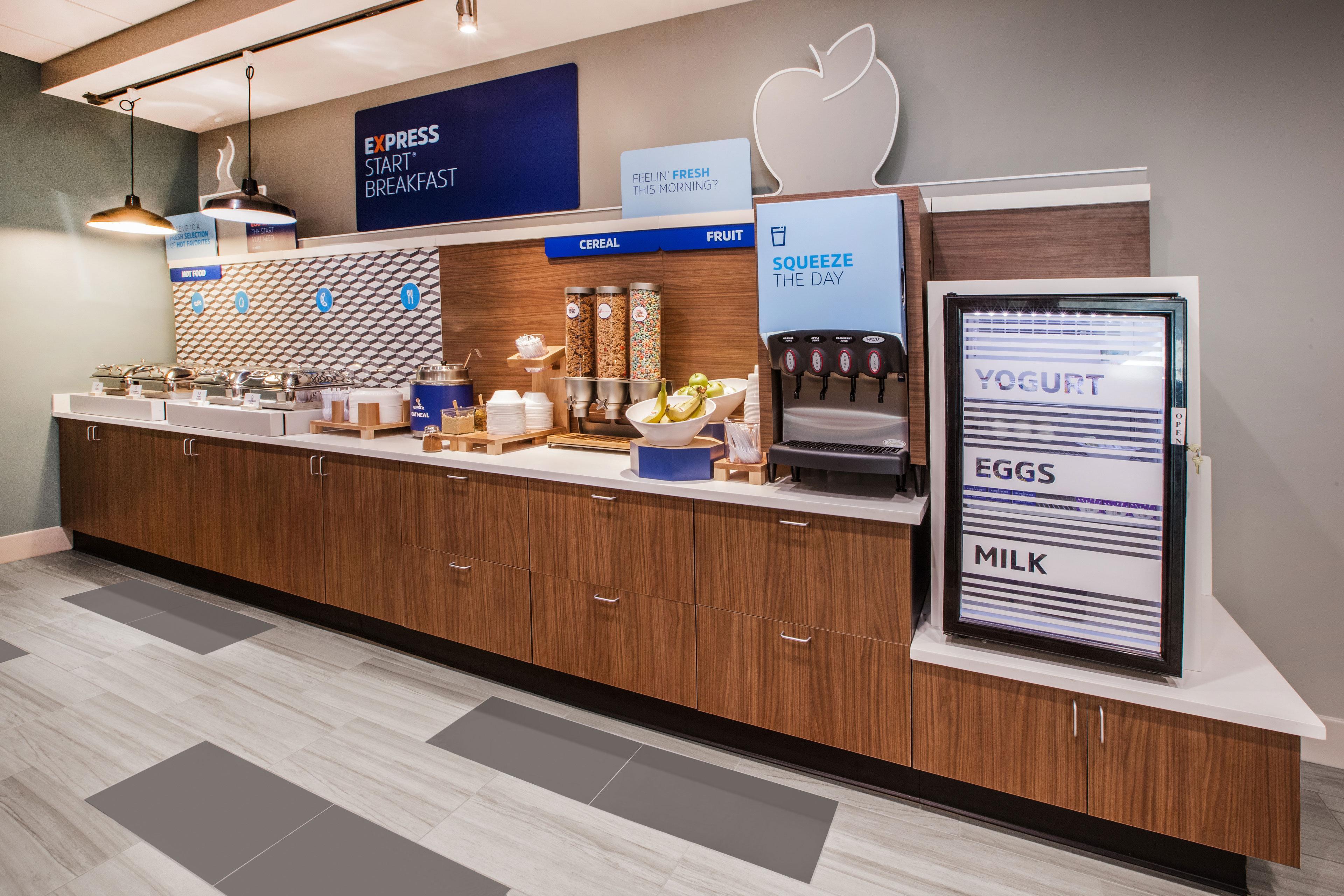 Holiday Inn Express Hotel & Suites Marshall By Ihg Buitenkant foto