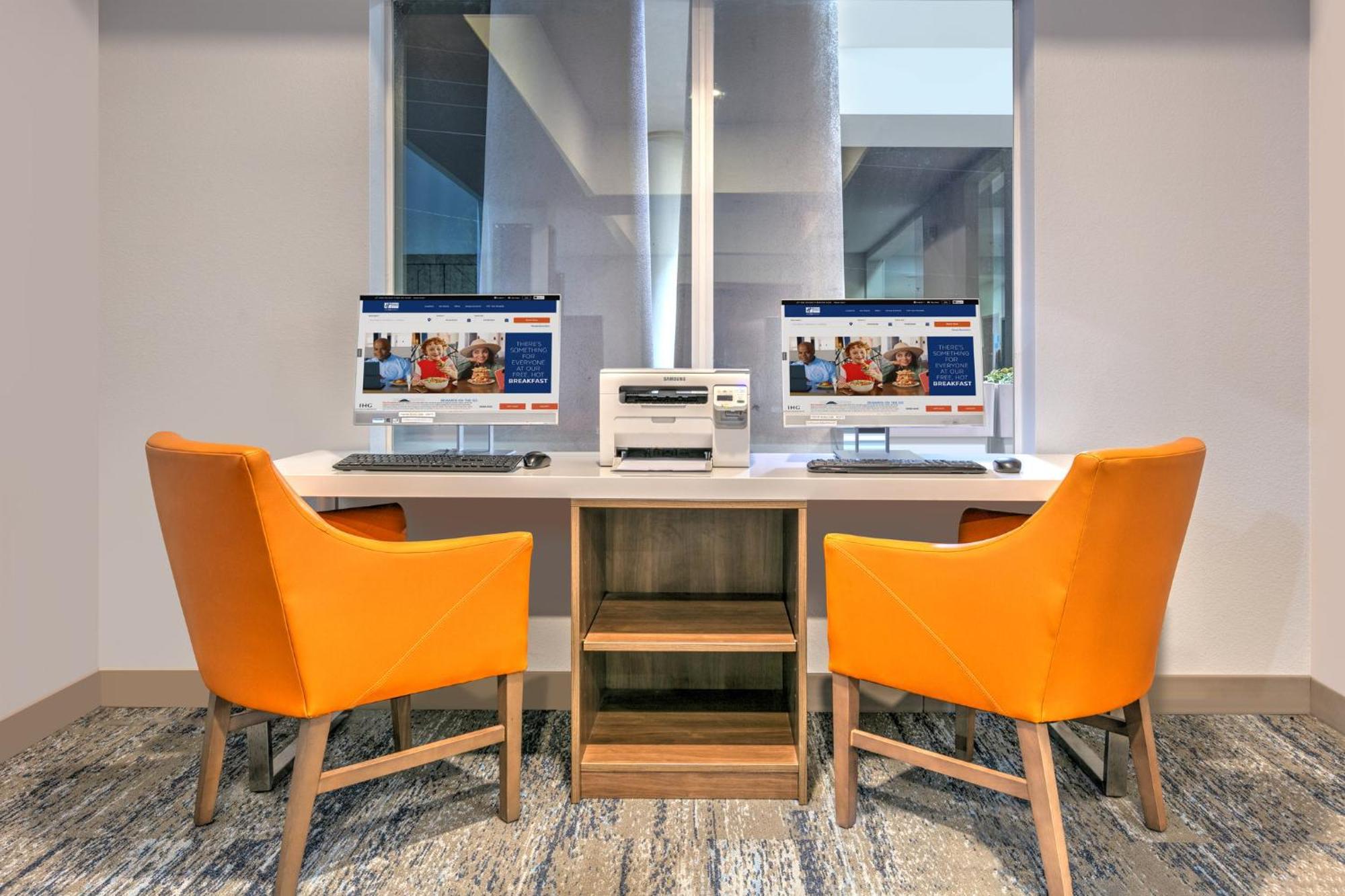 Holiday Inn Express Hotel & Suites Marshall By Ihg Buitenkant foto