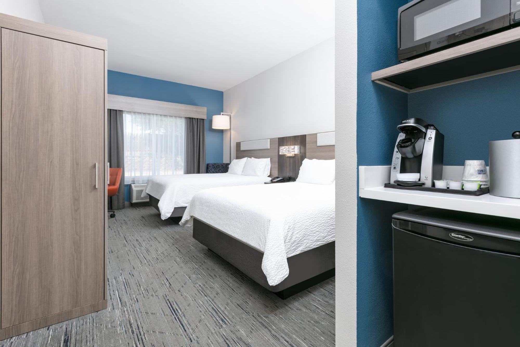 Holiday Inn Express Hotel & Suites Marshall By Ihg Buitenkant foto