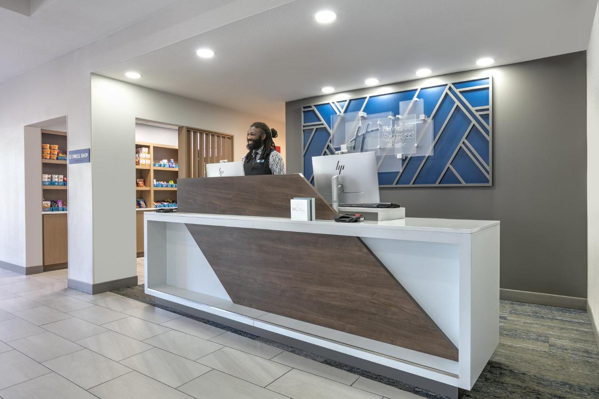 Holiday Inn Express Hotel & Suites Marshall By Ihg Buitenkant foto