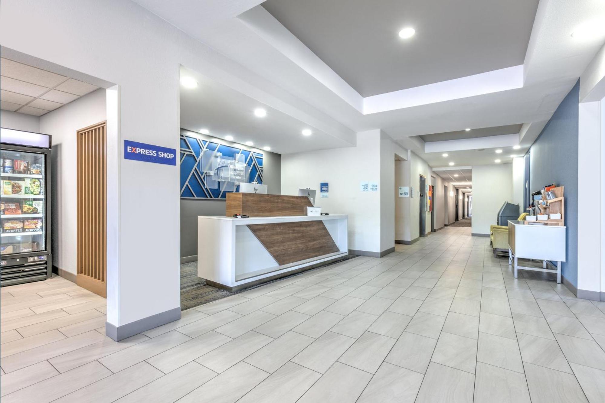Holiday Inn Express Hotel & Suites Marshall By Ihg Buitenkant foto