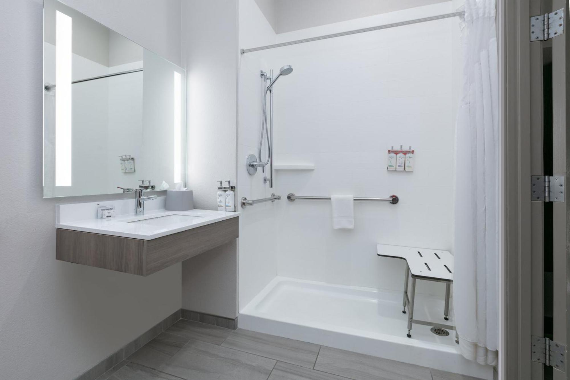 Holiday Inn Express Hotel & Suites Marshall By Ihg Buitenkant foto