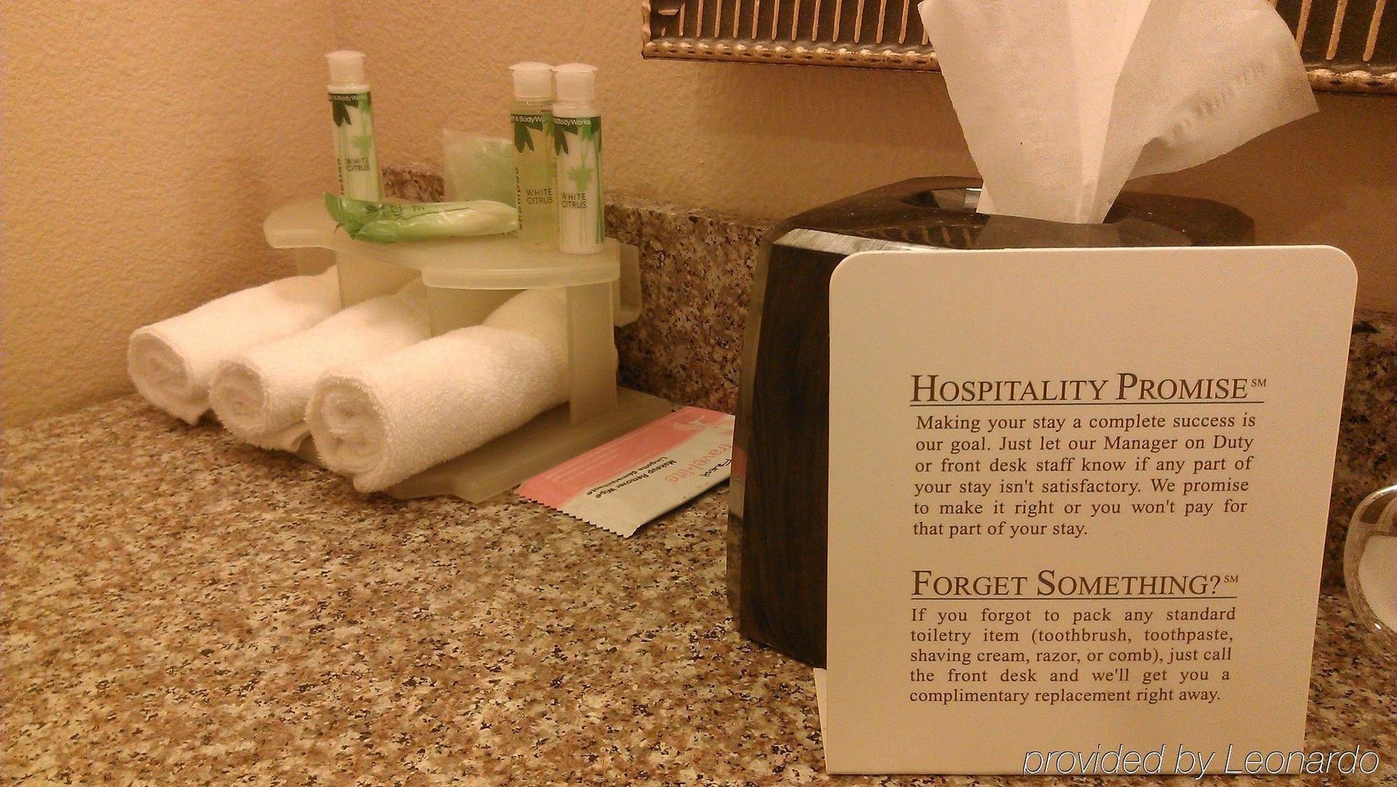 Holiday Inn Express Hotel & Suites Marshall By Ihg Buitenkant foto