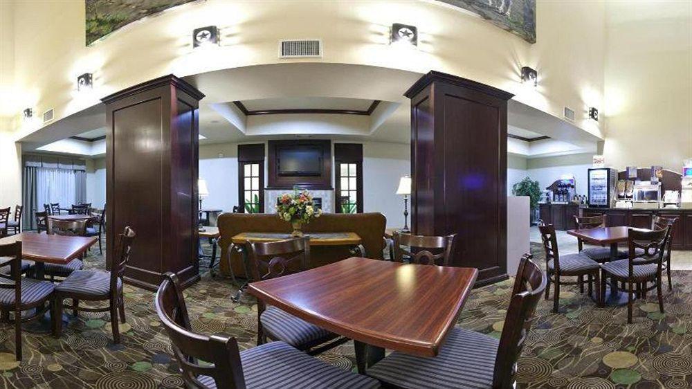 Holiday Inn Express Hotel & Suites Marshall By Ihg Buitenkant foto