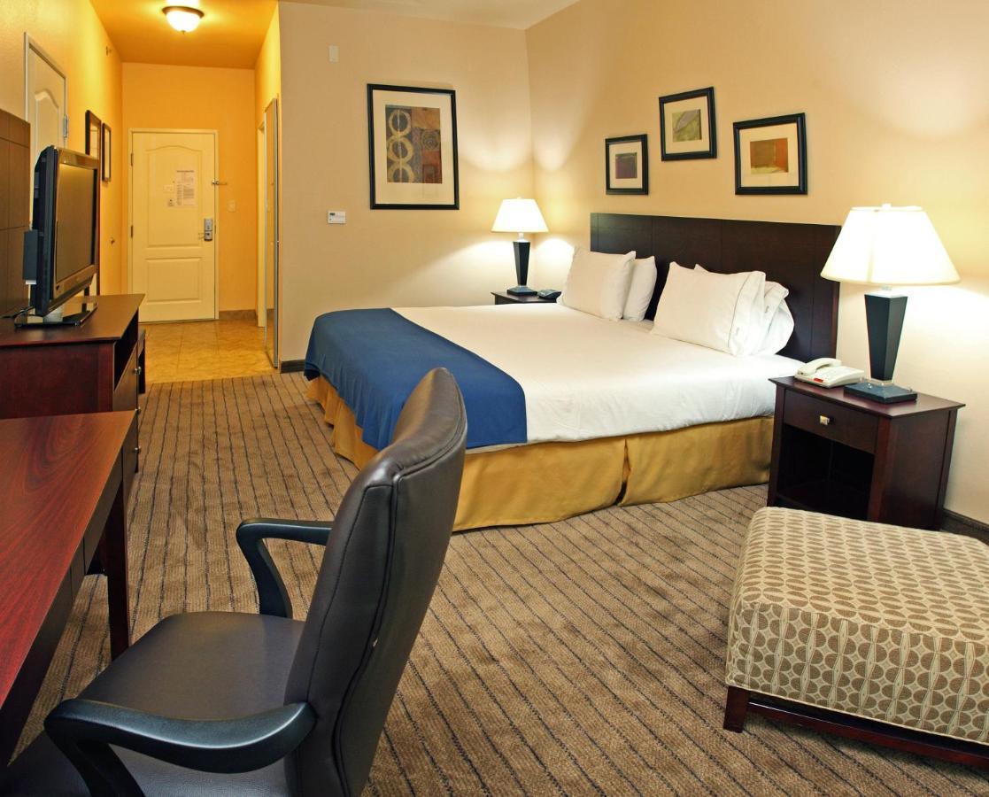 Holiday Inn Express Hotel & Suites Marshall By Ihg Buitenkant foto
