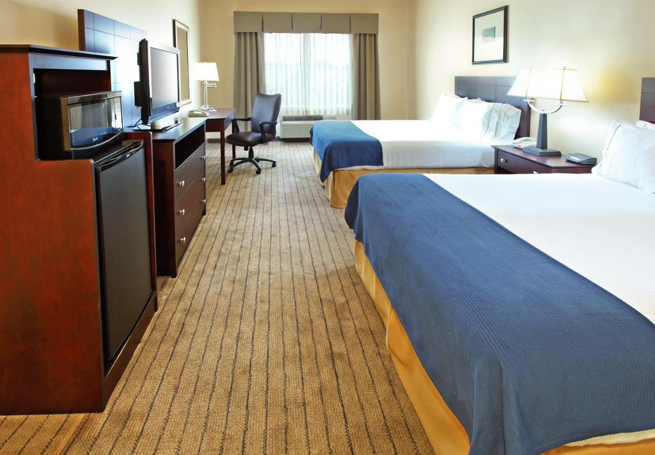 Holiday Inn Express Hotel & Suites Marshall By Ihg Buitenkant foto